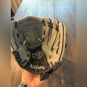 Wilson 9.5in EZ Catch 425 right handed baseball Glove